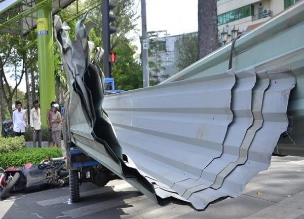 2 người bị tôn cắt ngang người chết thảm sau va chạm giao thông: Lái xe ra đầu thú