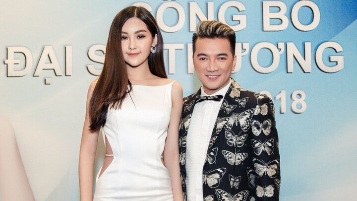 Sau lùm xùm tước vương miện, Ngân Anh lần đầu lộ diện với gương mặt khác lạ