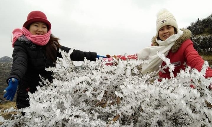 Nhiệt độ xuống -3°C, xã vùng biên Hà Giang chìm trong băng giá