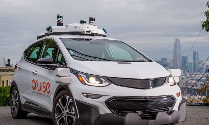 Mẫu xe điện tự động hoàn toàn không có vô lăng gây chấn động thế giới