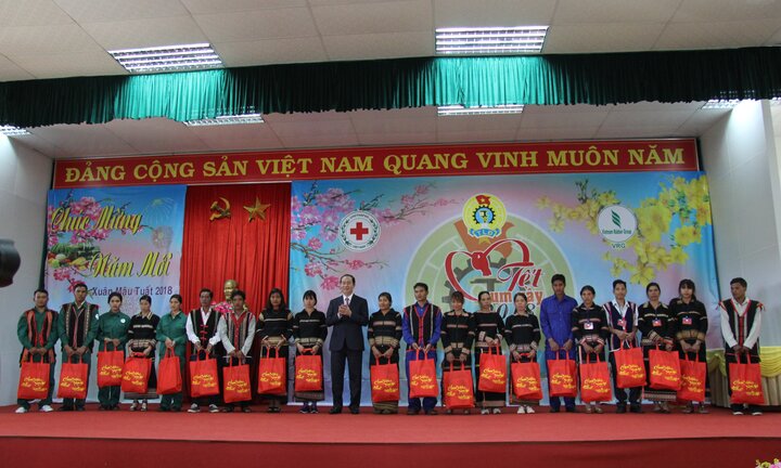 Chủ tịch nước chúc Tết và làm việc tại Tây Nguyên