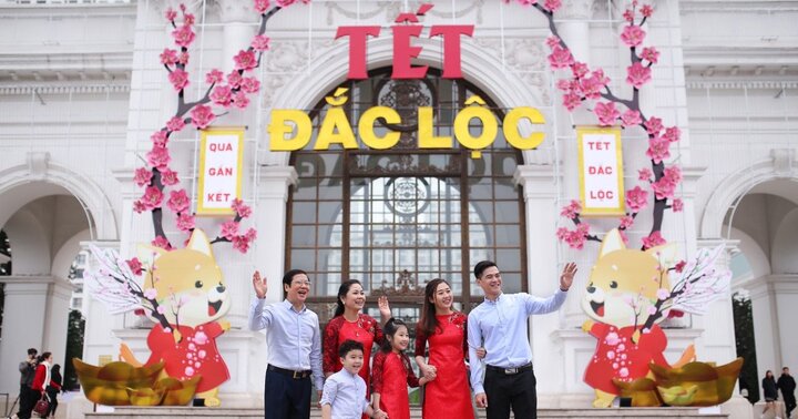 Vui Tết gắn kết , sắm quà Đắc Lộc tại Vincom