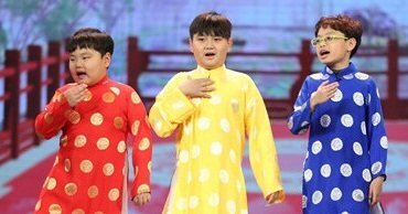 Video: Con trai Xuân Bắc gây bất ngờ khi làm quan nhí trong 'Táo quân 2018'