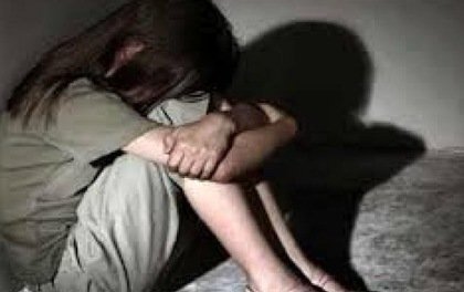 Sau 1 ngày làm thuê, bé gái 14 tuổi bị ông chủ quán ăn ép bán dâm