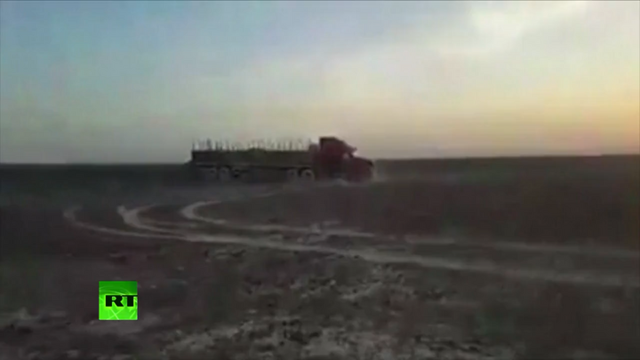 Video: Tài xế điên cuồng cho xe cày nát di chỉ hàng ngàn năm tuổi cực quý ở Peru