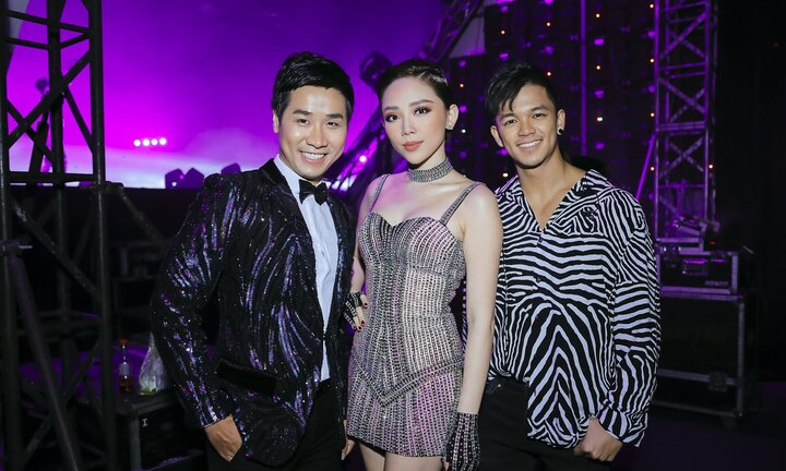 Tóc Tiên - Hương Tràm cùng nhau 'hở bạo' khi đi sự kiện