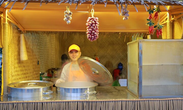 Gặp lại trưởng phòng xin nghỉ việc về bán gà nướng