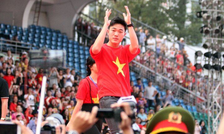 Trực tiếp: Sân Thống Nhất 'vỡ tung' chào đón người hùng U23 Việt Nam