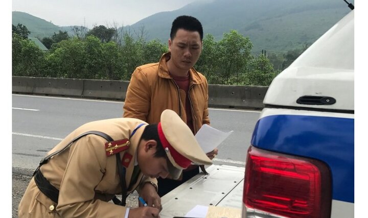 Vì sao xe trá hình ngày càng 'trăm hoa đua nở'?