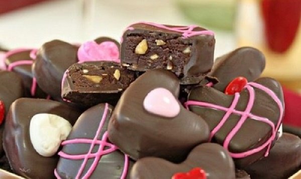 Cách làm socola Valentine trắng đáp lại tình cảm ‘nửa kia’