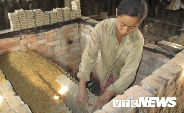 Ảnh: Về làng Địa Linh xem nghề nặn đất 'sinh' ông Công, ông Táo