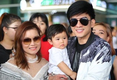 Vợ Đan Trường tiết lộ lý do chồng không thể sang Mỹ đón Tết với con