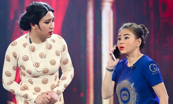 Trấn Thành giả gái mở gánh hát ngày Tết cùng Lê Giang