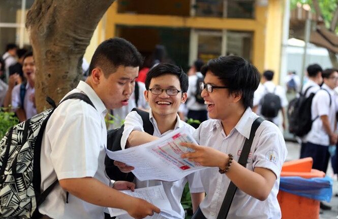 Đề thi thử môn Văn kỳ thi THPT Quốc gia 2018 tại chuyên Quốc học Huế