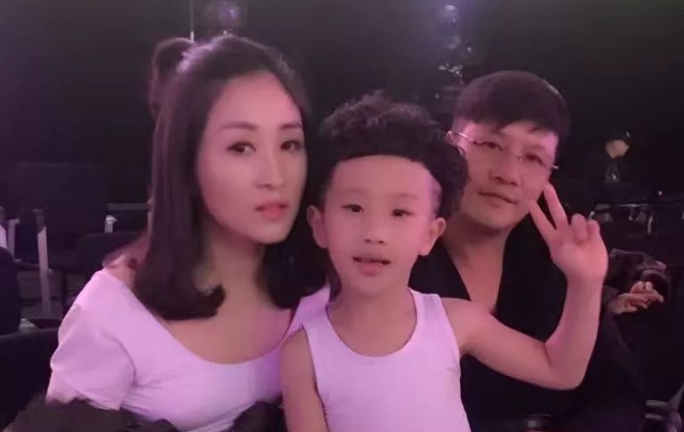 Cậu bé 7 tuổi kiếm hàng trăm triệu đồng nhờ dạy yoga