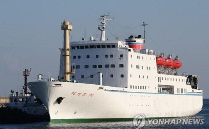 Đến Hàn Quốc, đoàn nghệ thuật Triều Tiên ở trên tàu, không ăn đồ Mỹ