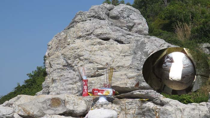 Chuyện lạ về hòn đá tự xoay ở cửa biển Quan Lạn