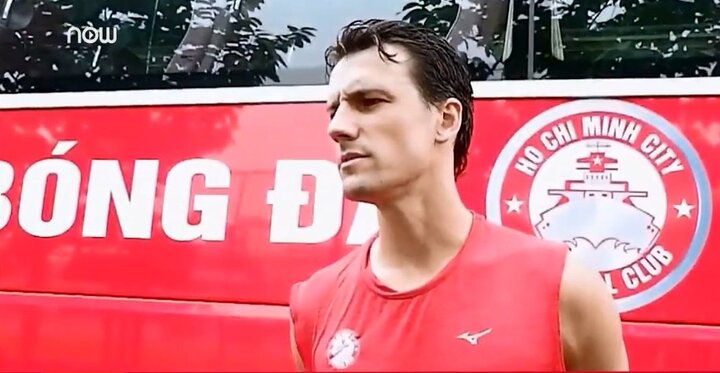 Cựu binh MU về đội Công Vinh phủ nhận chuyện '10 năm chỉ đá 100 trận'