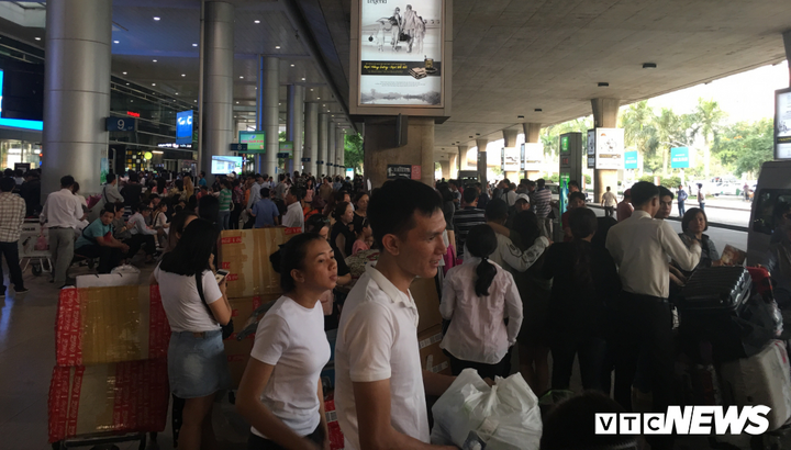 Hành khách đi máy bay dịp Tết tại sân bay Tân Sơn Nhất cần biết thông tin này