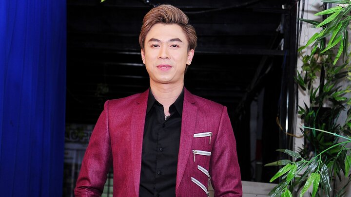 Bị fan tố lấy cắp điện thoại, ca sĩ Hồ Việt Trung bức xúc lên tiếng