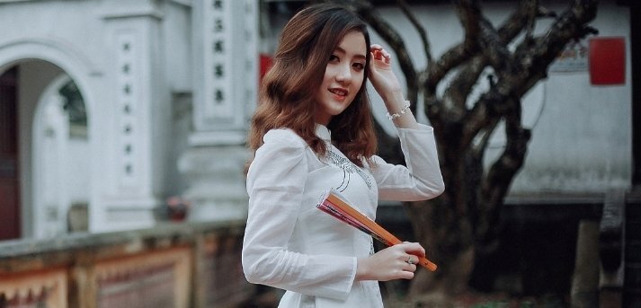Hot girl Đại học Kiểm sát xinh đẹp nhớ kỷ niệm cha cõng đi chơi dịp Tết