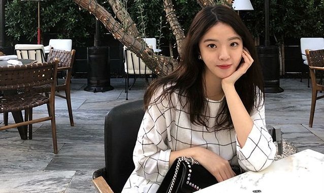 Tiểu thư 9X sở hữu tài sản kếch xù được sao Trung Quốc nể trọng