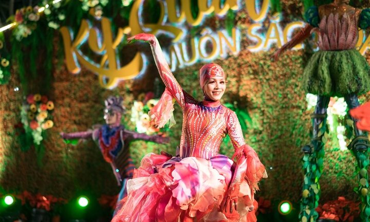 Sống trong không khí Tết cổ truyền tại Lễ hội hoa Hạ Long