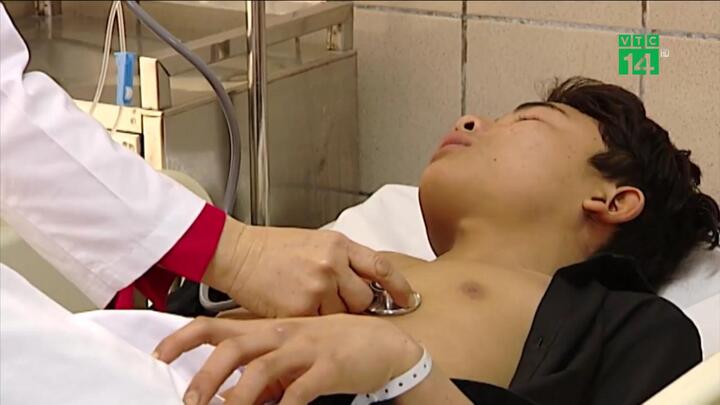 Vừa uống rượu vừa hút thuốc lào, nam thanh niên phải cấp cứu