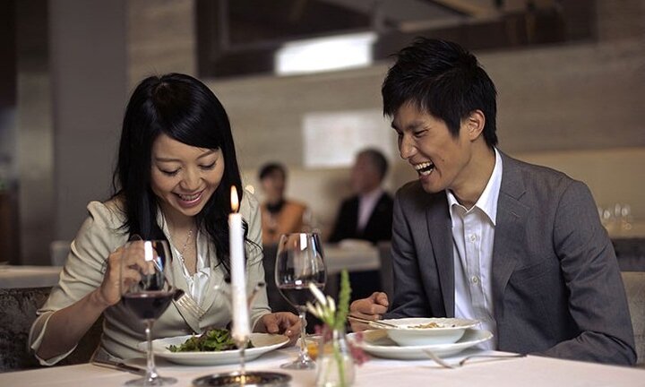 Mong 'thoát ế', hàng triệu người tìm đến dịch vụ ăn trưa mai mối hôn nhân