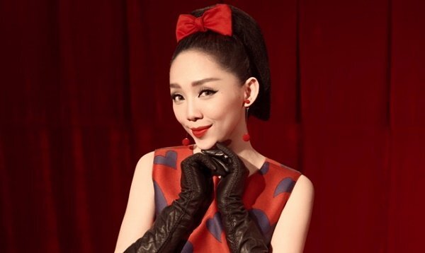 Tóc Tiên diện toàn đồ hiệu, hiến kế cho hội độc thân mùa Valentine