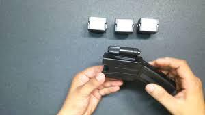 Dùng súng điện cướp xe máy giữa trưa ở Sài Gòn