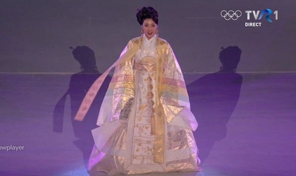 Nữ danh ca Hàn Quốc gây ấn tượng khi thể hiện ca khúc chủ đề Thế vận hội mùa đông 2018