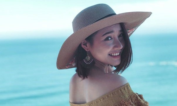 Nhã Phương đến tận nơi xin lỗi BTC Mai Vàng vì vụ Trường Giang cầu hôn
