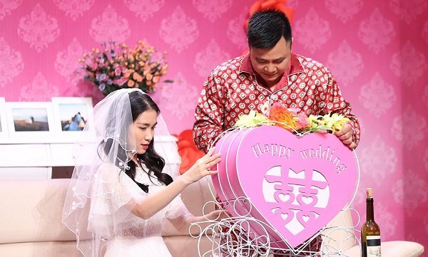 Ơn giời: Hòa Minzy phản ứng khi bị Tự Long nhắc đến Công Phượng