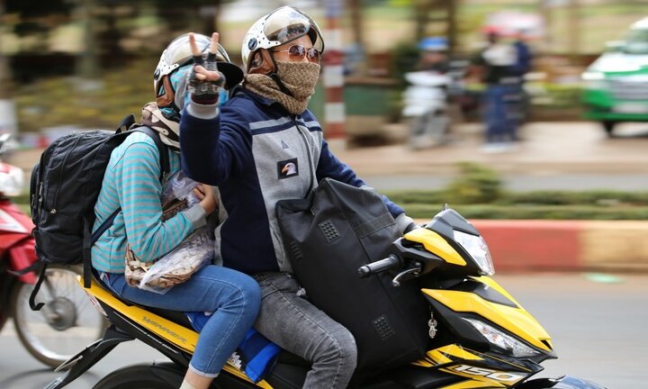 Hàng nghìn người vượt gần 1.000km trên xe máy về quê ăn Tết