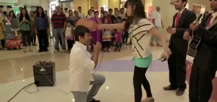 Video: Những màn cầu hôn thất bại thê thảm nhất mọi thời đại