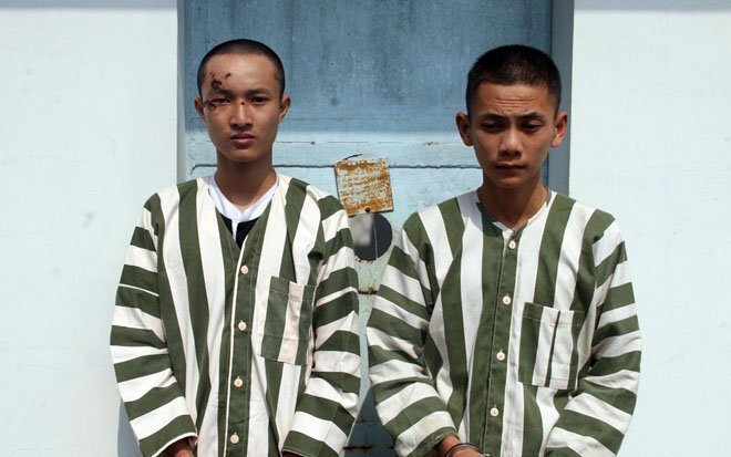 Tiếc tiền mua dâm, 2 thanh niên cướp lại tiền của gái bán dâm