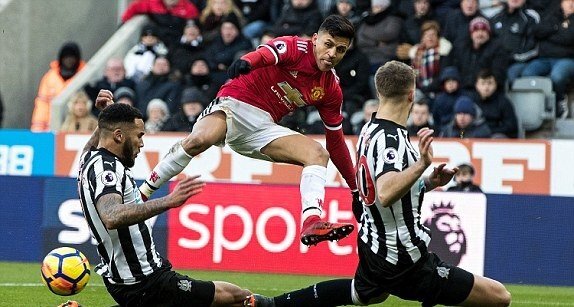 HLV Mourinho: 'Newcastle chiến đấu như những con thú'