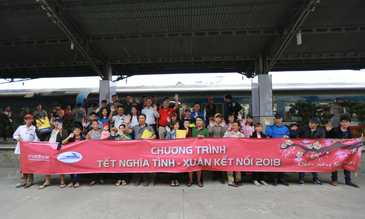 Khởi động chuyến tàu nghĩa tình chở công nhân về quê đón Tết