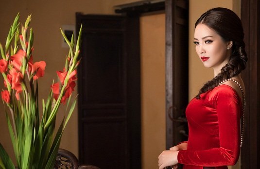 Á hậu Thuỵ Vân hóa thân thành phụ nữ Hà thành xưa, khoe nhan sắc mặn mà