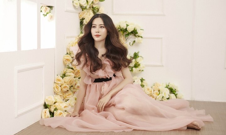 Hoa khôi Nam Em nền nã trong tà áo dài Tết