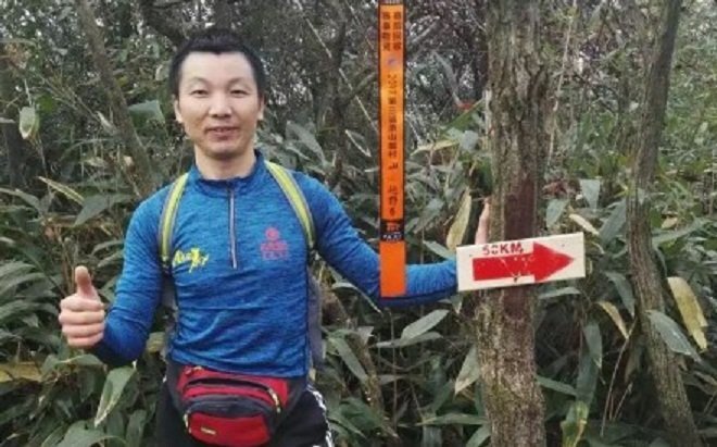 Người đàn ông chạy bộ hơn 200 km về quê ăn Tết với mẹ già