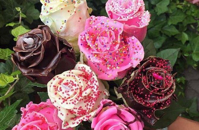 Hoa tươi 'hét' giá cao ngất ngưởng vẫn 'cháy hàng' ngày Valentine