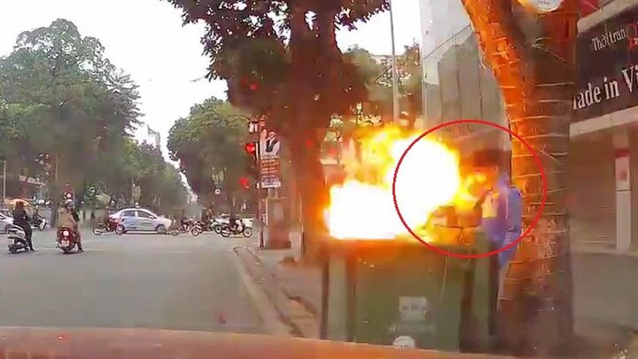 Clip: Nghịch dại đốt bóng bay trong thùng rác, nam thanh niên suýt mất Tết