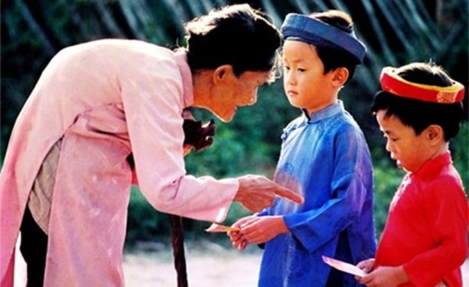 Vì sao người Việt phải mừng tuổi, lì xì đầu năm mới?