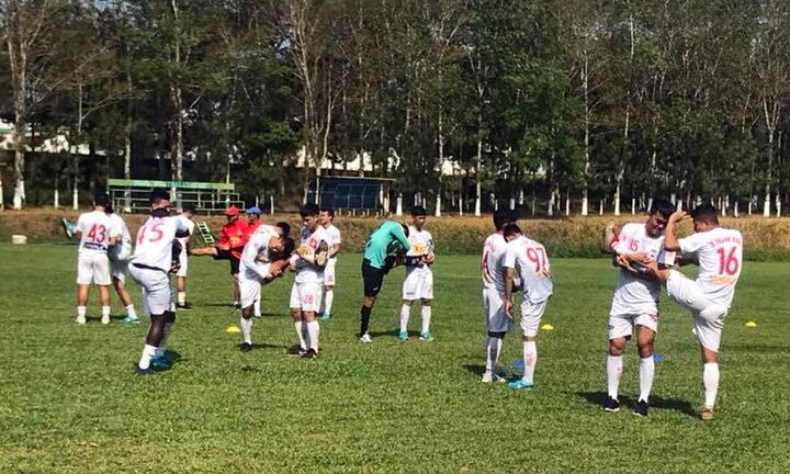 HAGL tập bài cực lạ trong buổi tập đầu tiên của năm mới