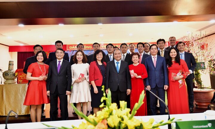 Thủ tướng chúc Tết tại Vietcombank nhân dịp đầu xuân mậu Tuất 2018