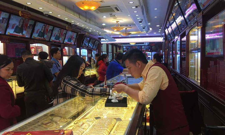 Giá vàng hôm nay 22/2: Bất ngờ vàng miếng tăng cao lấn át vàng SJC dịp vía Thần Tài