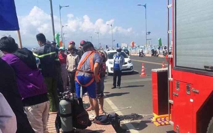 Nam thanh niên giả nhảy cầu tự tử để câu like trên mạng xã hội