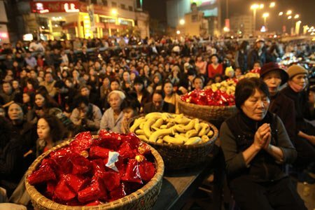 Chuyên gia văn hóa: 'Quan niệm chi nhiều tiền giải được nhiều hạn là sai lầm'